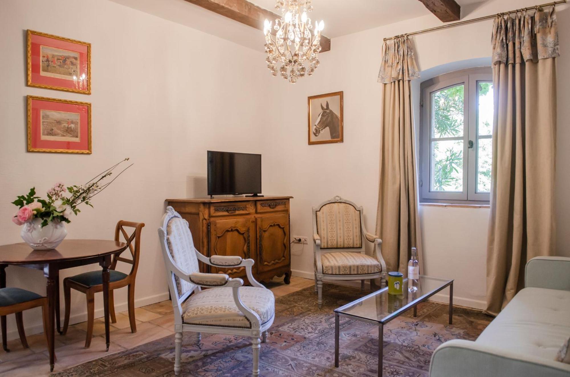 Chateau Hermitage De Combas 4*