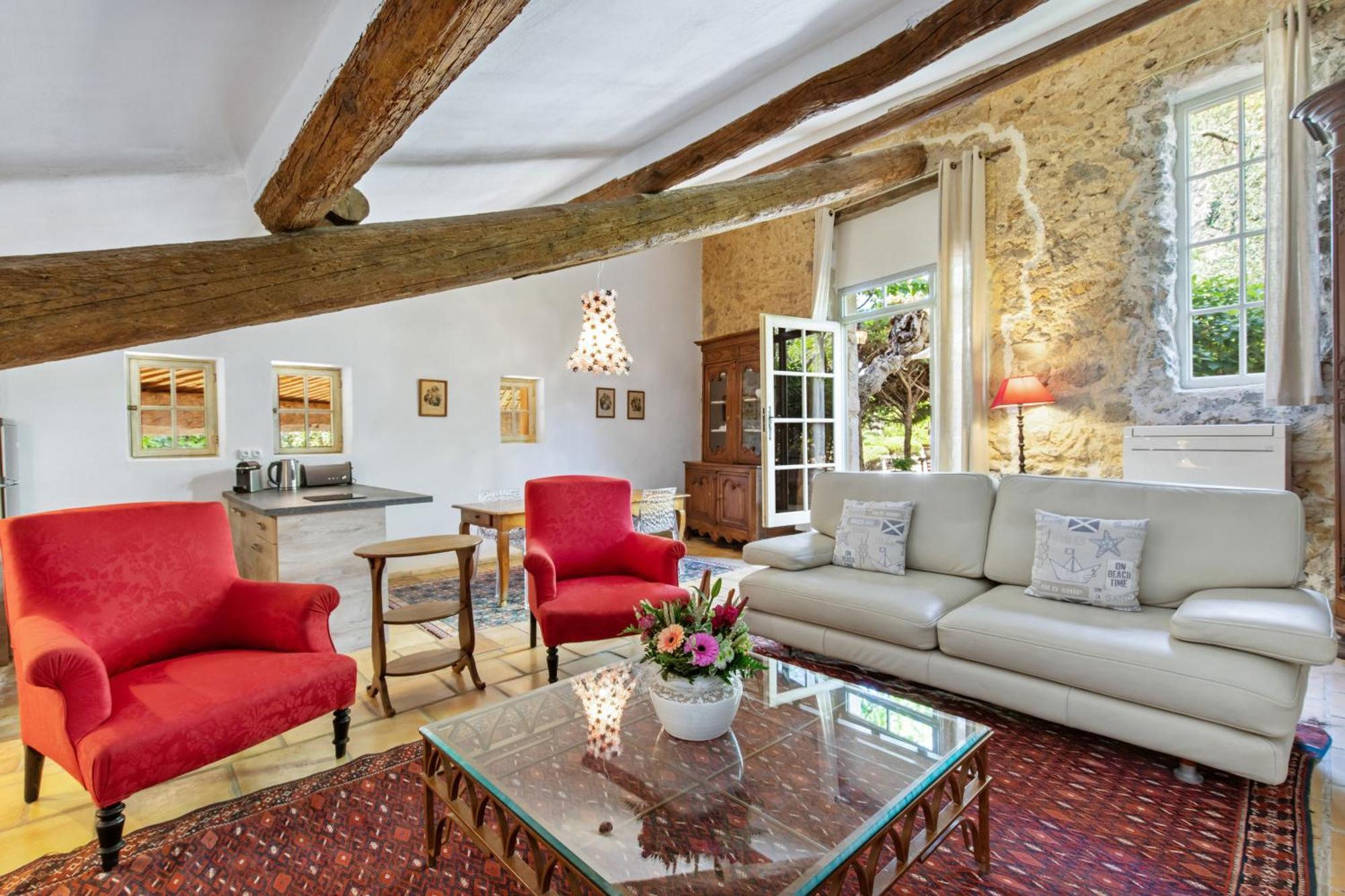 Chateau Hermitage De Combas 4* Servian