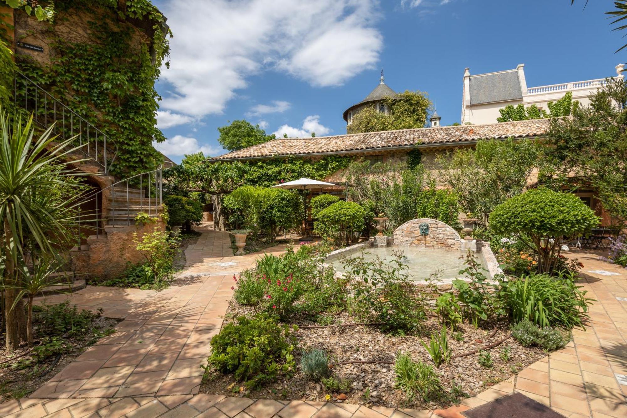 Chateau Hermitage De Combas Aparthotel 4*